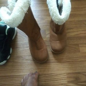 Boots size 9